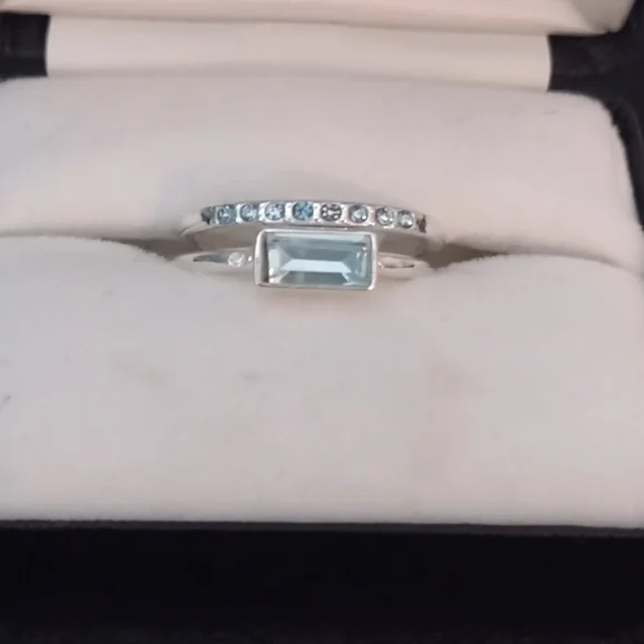 Elegant Silver and Blue Gemstone Ring Set - Picture 2 of 5